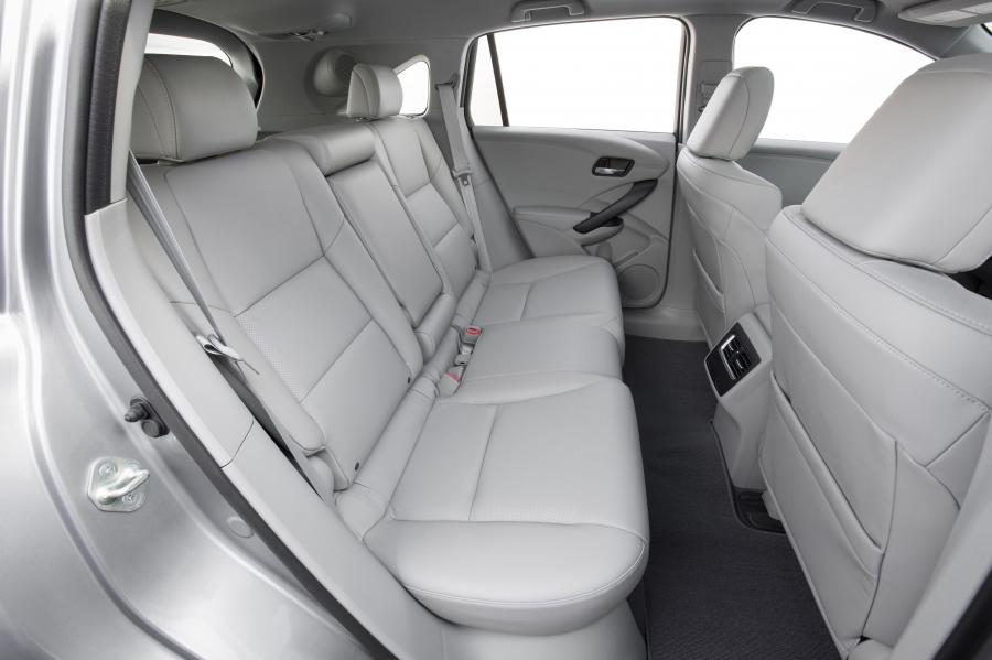 Интерьер Acura RDX (TB3/4) 2015 года  (фото 31 из 34)